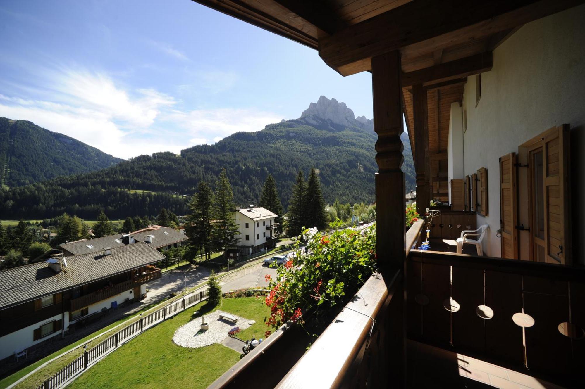 Alpine Touring Hotel-Petfriendly Pozza di Fassa Exteriér fotografie